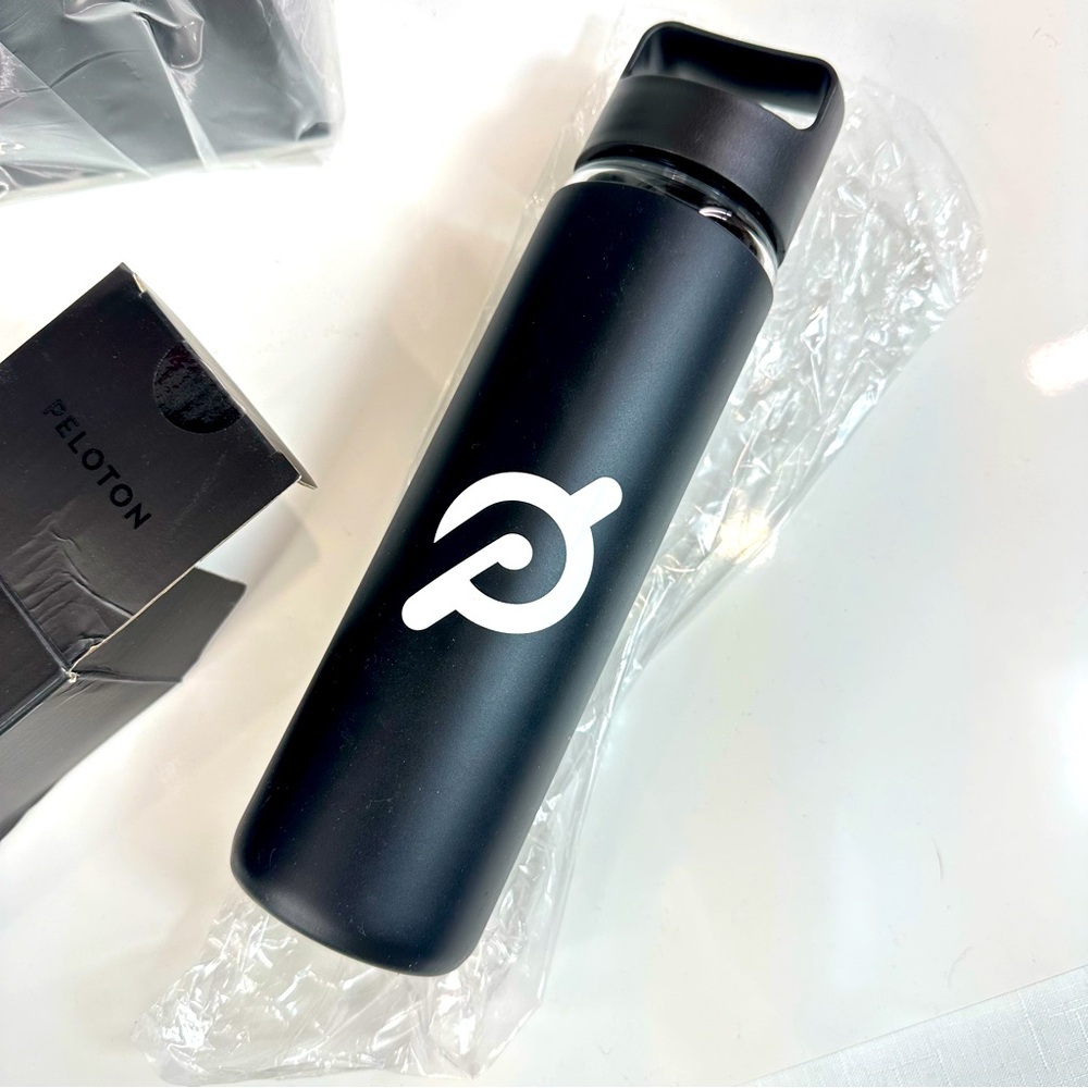 PELOTON water BOTTLE glass BLACK WHITE large mouth opening PELOTON accessories